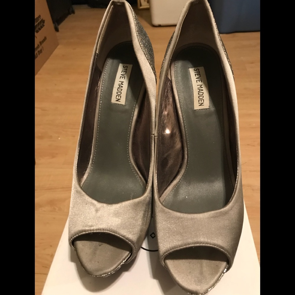 Vince Camuto Satin and Glittlg Heels